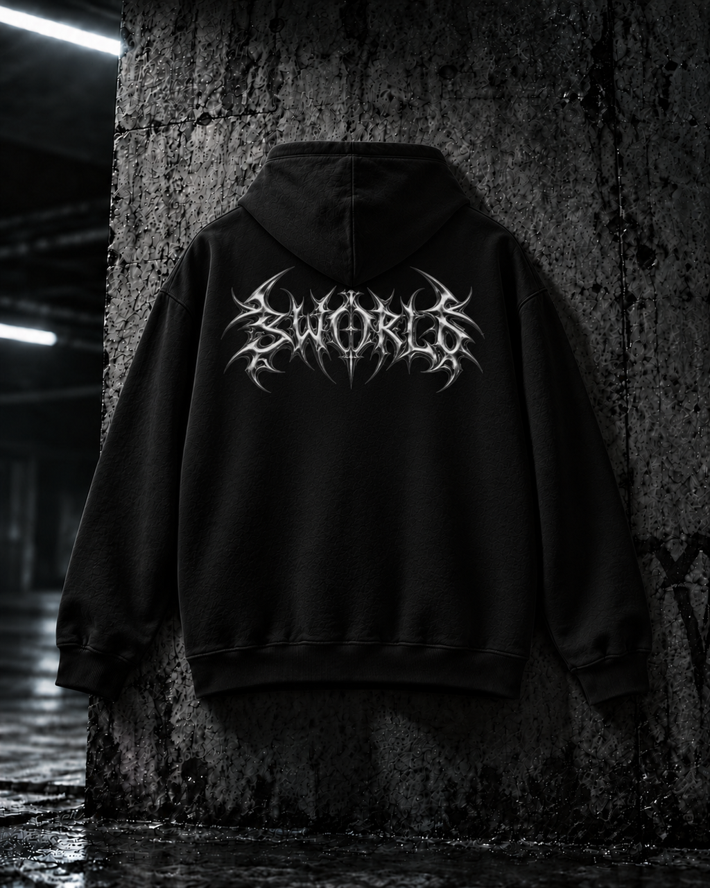 SWORLD — SERAPH HOODIE noir, vue de dos, motif logo, décor industriel